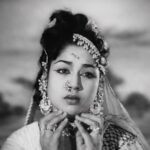 Thoondiyile Maattikkittu Muzhikkudhu Lyrics